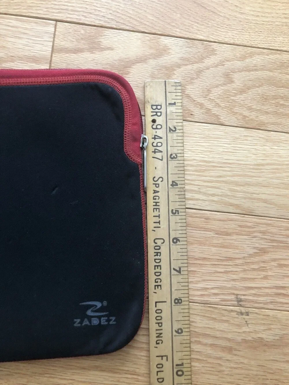 ZADEZ Neoprene Laptop Tablet‎ Holder Black Red 13 x 10 inches